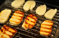 Cyprus wins back UK halloumi trademark